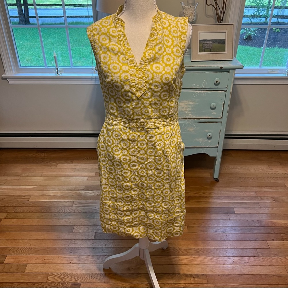 Boden yellow and white floral sleeveless dress. Size 4R. Pockets! Side zipper C1